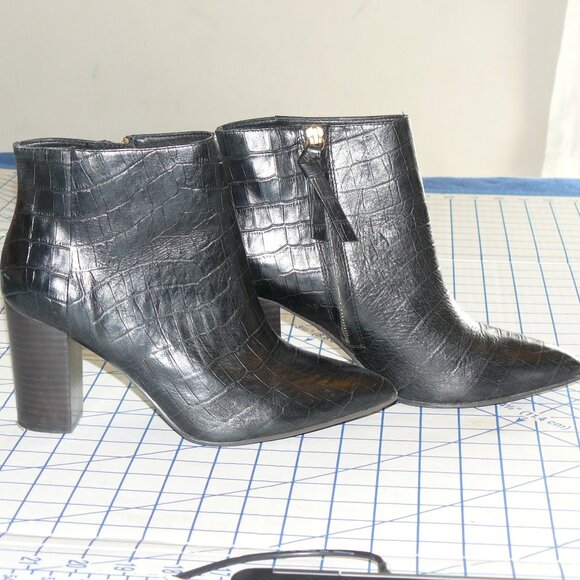 Boden Shoes - Boden black pointy toe Chelsea boots